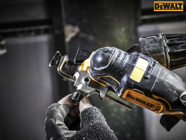 DEWALT DCS355M2 XR Brushless Oscillating Multi-Tool 18V 2 x 4.0Ah Li-ion